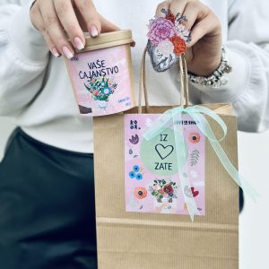 DARILNI KOMPLET "DAN ŽENA 5" (broška + čaj) - z darilno vrečko