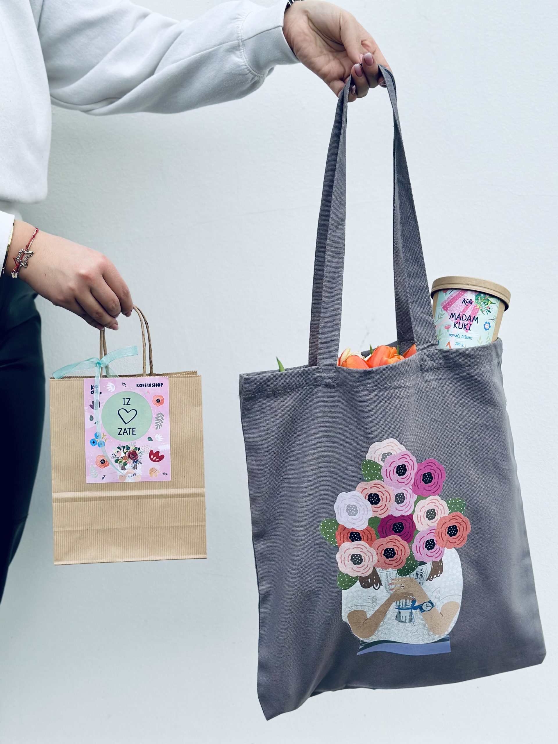 DARILNI KOMPLET "DAN ŽENA 6" (nakupovalna vrečka + piškoti) - z darilno vrečko