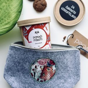 DARILNI KOMPLET "PEDAGOGOM V ZAHVALO 3" 2/1 (toaletka/peresnica + piškoti) - v darilni vrečki