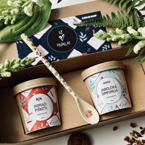 DARILNI PAKET "PEDAGOGOM V ZAHVALO 7" 3/1 (piškoti + čaj + žlička) - v darilni škatli