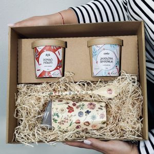 DARILNI PAKET "PEDAGOGOM V ZAHVALO 14 – ČAJANKA" (čaj + piškoti + lonček + žlička + cedilo) - v darilni škatli